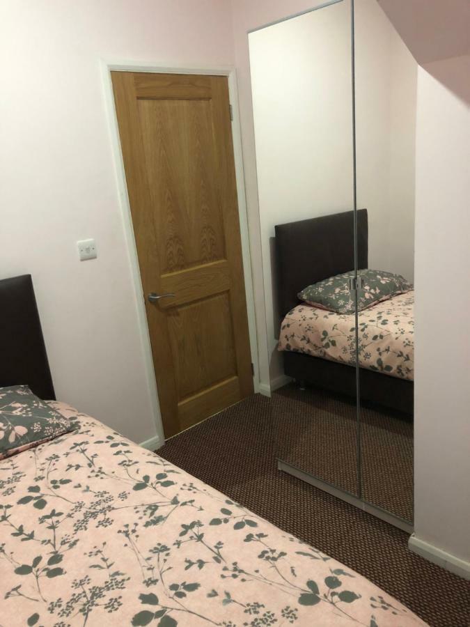 Treetops Flat2 Hall Green B28 버밍엄 외부 사진