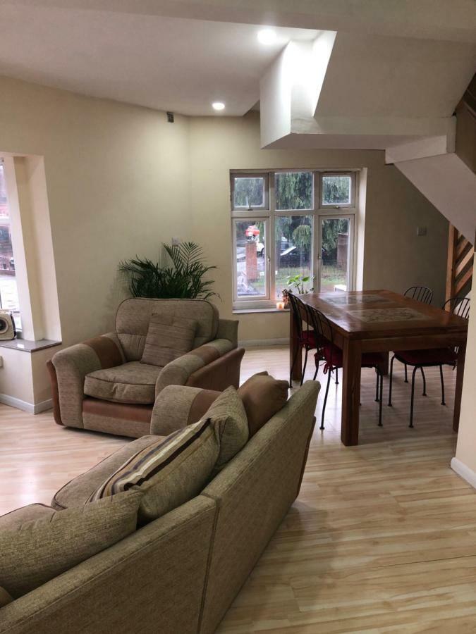 Treetops Flat2 Hall Green B28 버밍엄 외부 사진