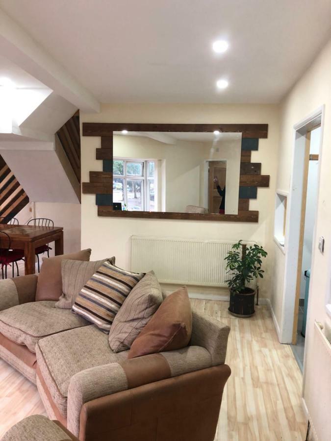 Treetops Flat2 Hall Green B28 버밍엄 외부 사진