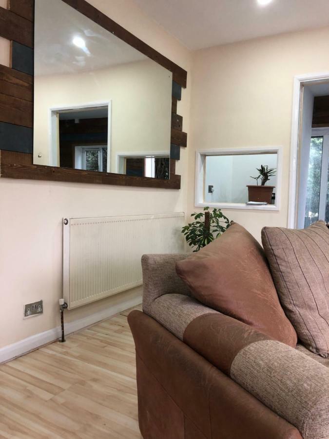 Treetops Flat2 Hall Green B28 버밍엄 외부 사진