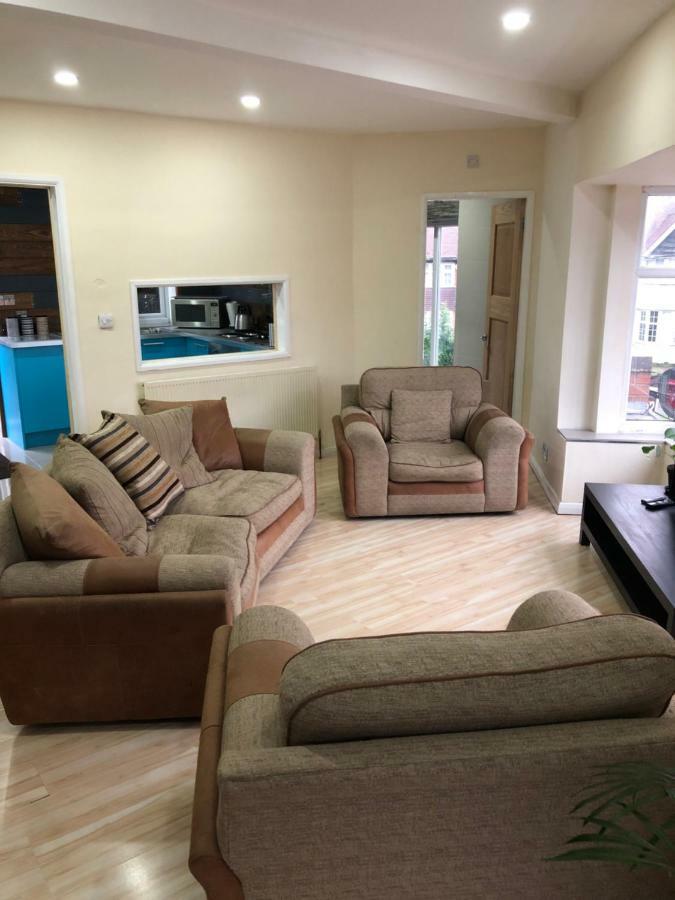 Treetops Flat2 Hall Green B28 버밍엄 외부 사진