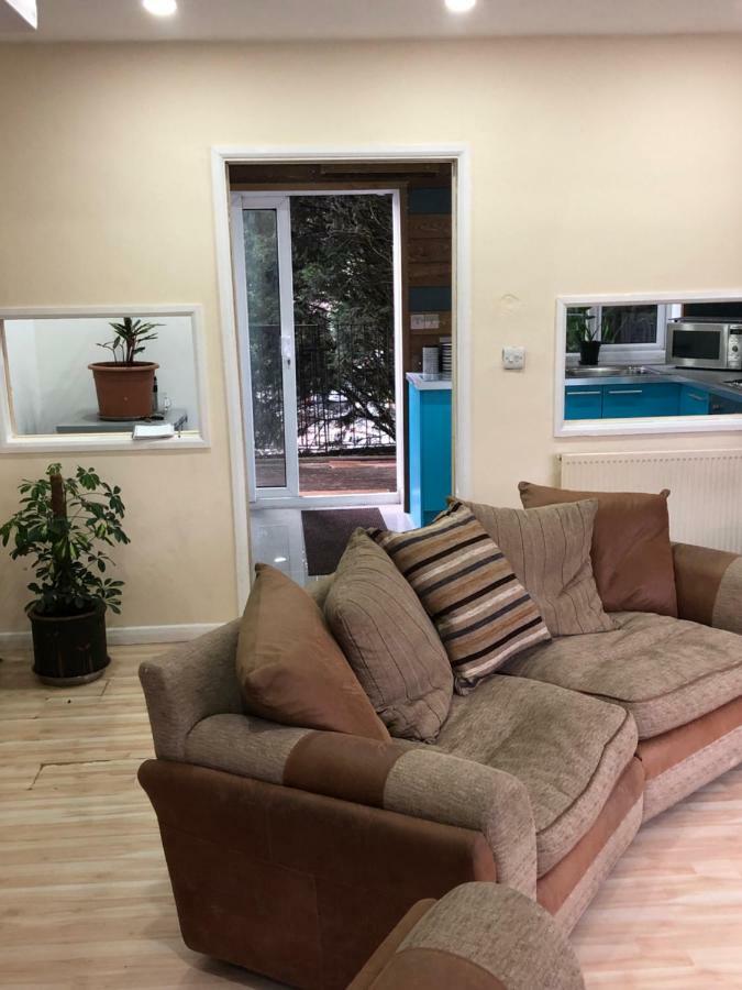 Treetops Flat2 Hall Green B28 버밍엄 외부 사진