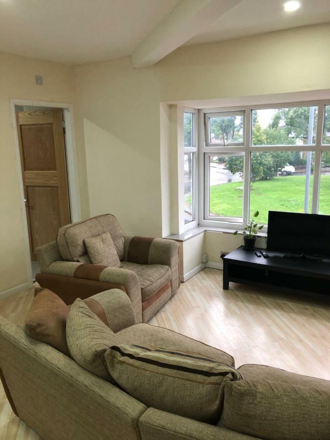 Treetops Flat2 Hall Green B28 버밍엄 외부 사진