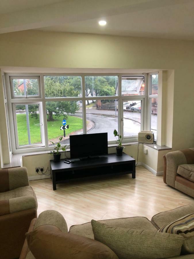 Treetops Flat2 Hall Green B28 버밍엄 외부 사진